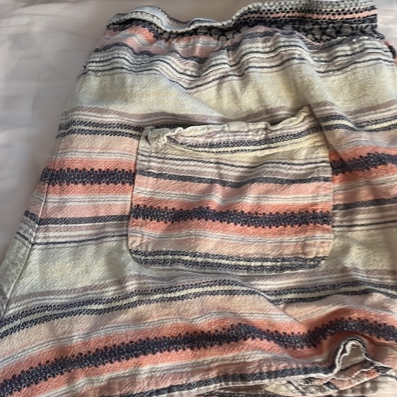 Maurice’s shorts used but still have great life pockets be could be sewn or left - Picture 3 of 4